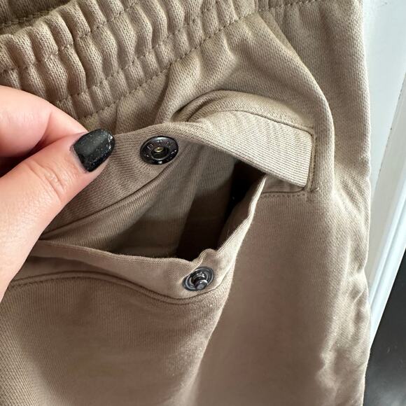 Nike Sportswear Puff Print Graphic French Terry Shorts NWT Size XXL Men's Tan - Picture 9 of 16